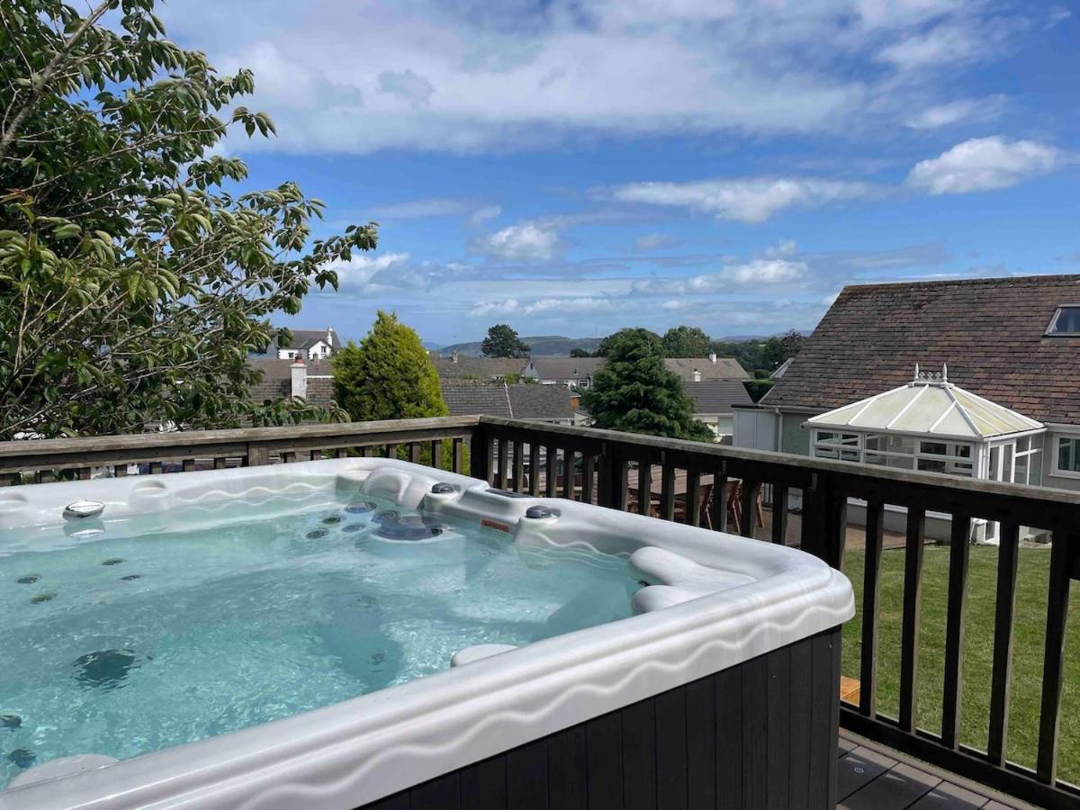 Family Holiday Home In Benllech With Hot Tub Luaran gambar