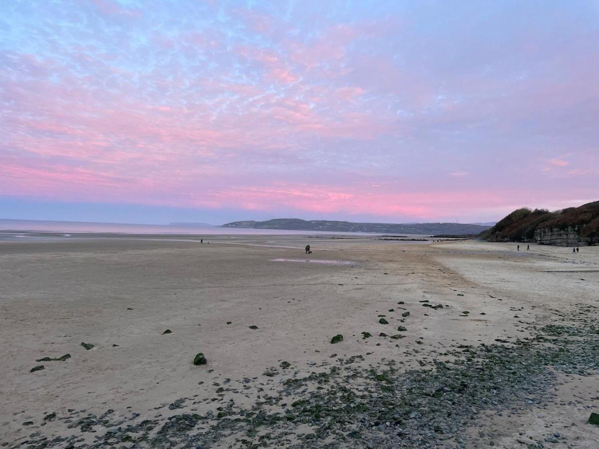 Family Holiday Home In Benllech With Hot Tub Luaran gambar