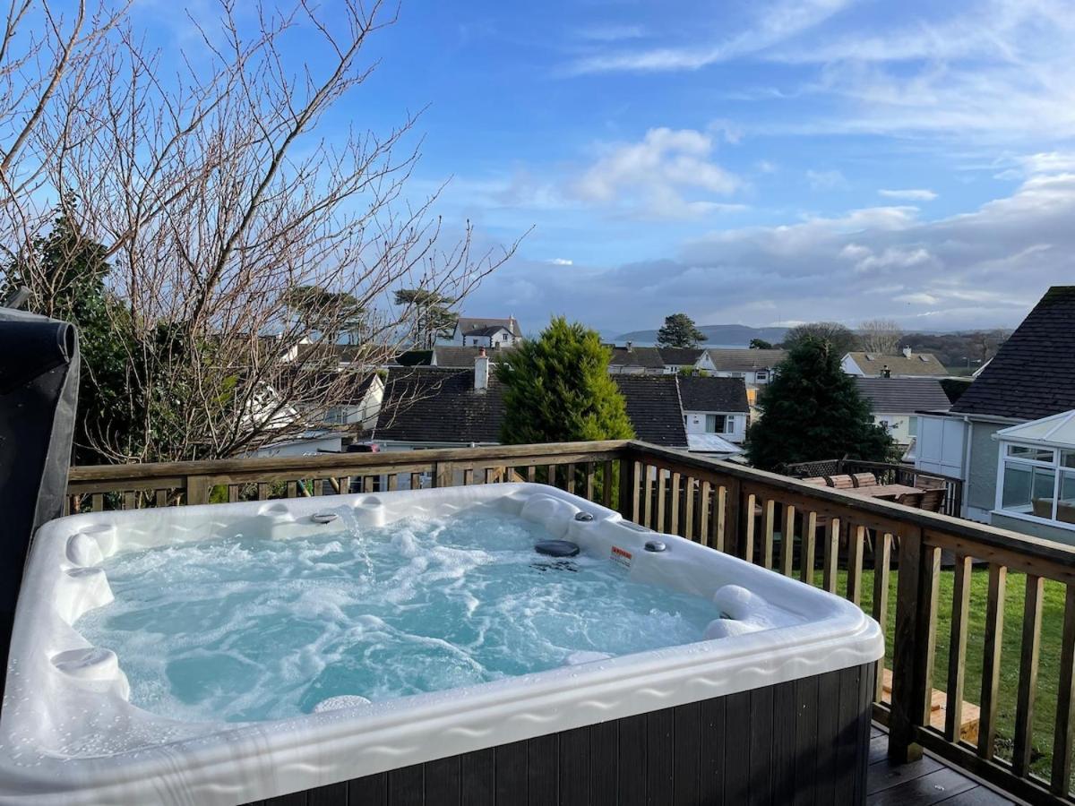 Family Holiday Home In Benllech With Hot Tub Luaran gambar